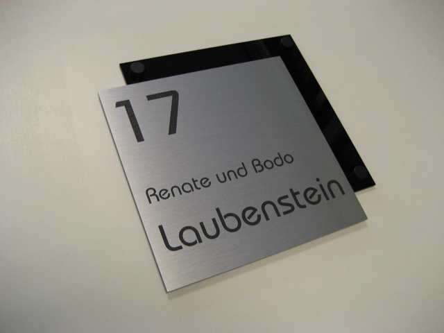 Modernes Türschild